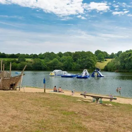 091 Camping Les Prairies Du Lac Apremont (Vendee)
